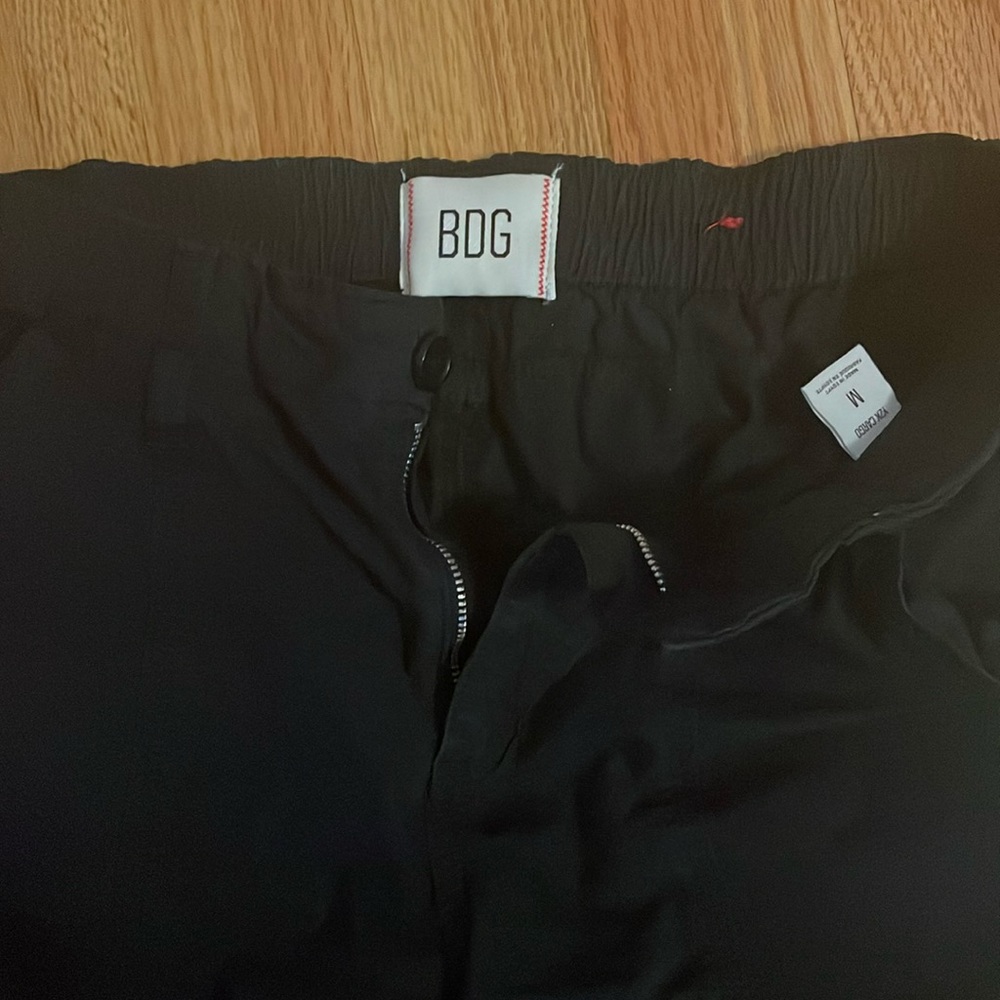 Black BDG cargo pants. 100% cotton. Purchased at urban outfitters. Worn once.